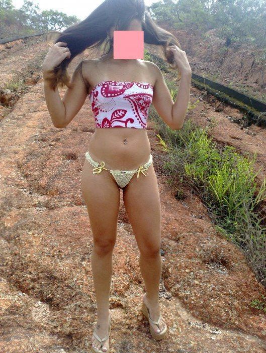 Morena vadia muito tesuda peladinha em fotos amadoras