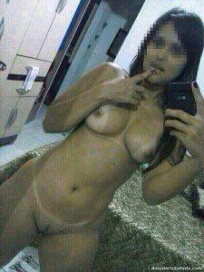 Novinha vadia perdeu o celular e caiu pelada no whatsapp