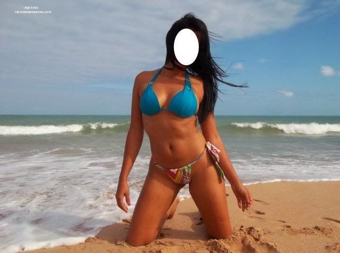 Morena exibicionista tirando fotos quentes na praia caiu no whatsapp