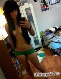 Gatinha novinha mal fez 18 aninhos e caiu no whatsapp