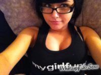 Gatinha caiu no whatsapp se divertindo com seu consolo