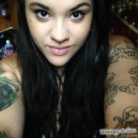 Caiu no whatsapp morena cavala mostrando suas tatuagens e piercing