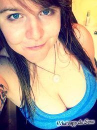 Novinha gorda de olhos azuis caiu no whatsapp