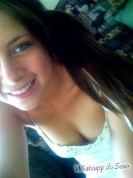 Moreninha da xoxota lisinha com fotos quentes