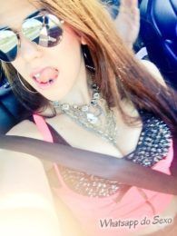 Gostosa do whatsapp tirando fotos quentes sem tarja