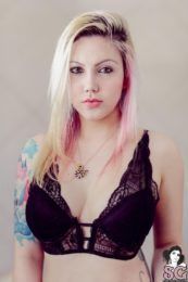 Suicide Girl Brasileira Jéssica Constantino peladinha