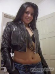 Ninfetinha muito putinha mostrando a xoxotinha