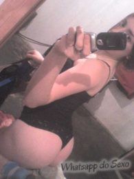 Morena novinha da bunda redondinha e peitos grandes