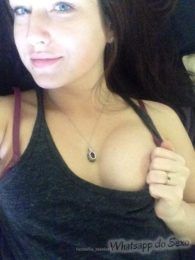 Morena dos olhos claros em uma mega post dela peladinha