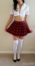 Novinha vestida de colegial caiu no whatsapp