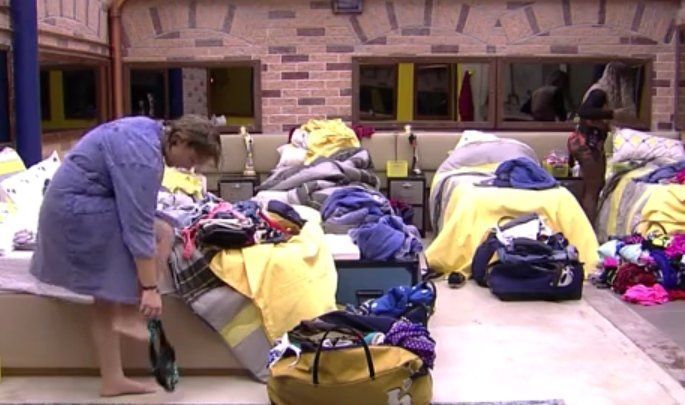 Fotos da Maria Claudia do Big Brother Brasil 16 sem calcinha (4)