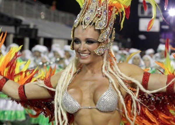 Fotos de famosas peladas nuas no carnaval 2016 (3)