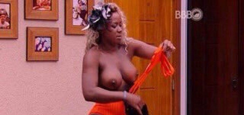 Fotos da Adélia do BBB 16 pagando peitinho (8)