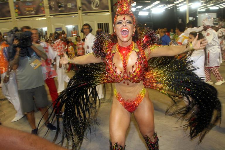 Fotos da Viviane Araújo nua pelada no carnaval (10)