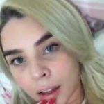 Travesti loirinha gostosa gozando batendo punheta