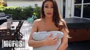 Morena safada tarada dando para seu parceiro cacetudo