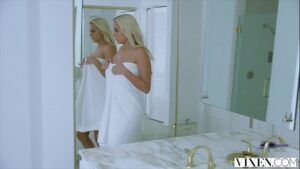 Loira vadia bem gostosa e safada fodendo com seu amigo dotado