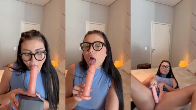 Fernanda Campos nua gozando na siririca deliciosa